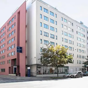 Novotel Donau **** וינה