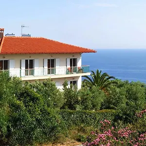 https://aris-pension.hotelschalkidiki.net