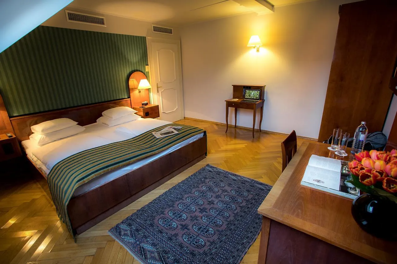 Mercure Grand Hotel Biedermeier Wien 4*,